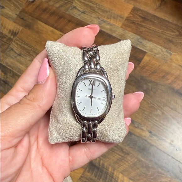 Fossil Women's Silver-Tone Watch with Roman Numerals - Picture 1 of 4